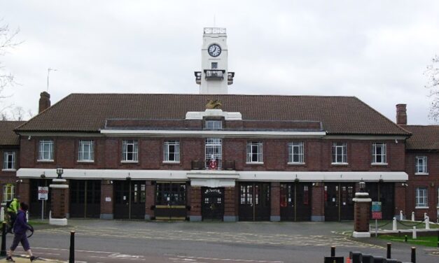 10 Best Buildings To See in Leicester (From The Outside!)